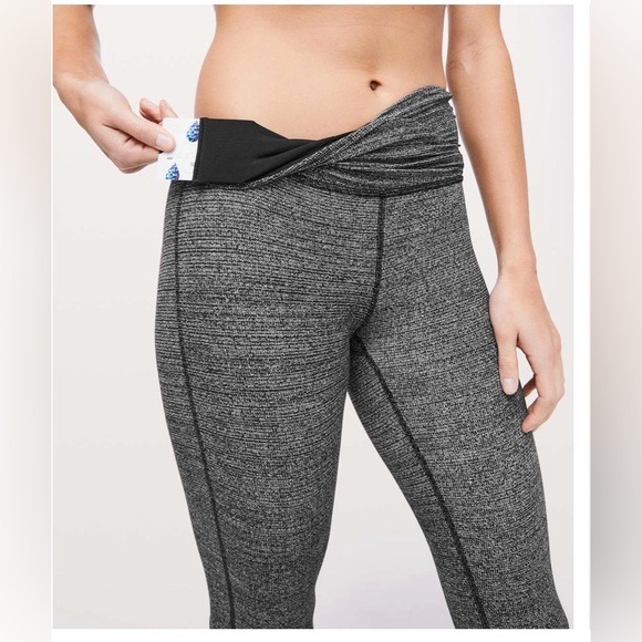 Lululemon Still Mind Crop *High Rise 23" - Picture 4 of 10